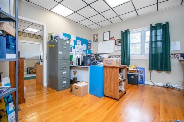 492 Enfield St, Enfield, CT 06082